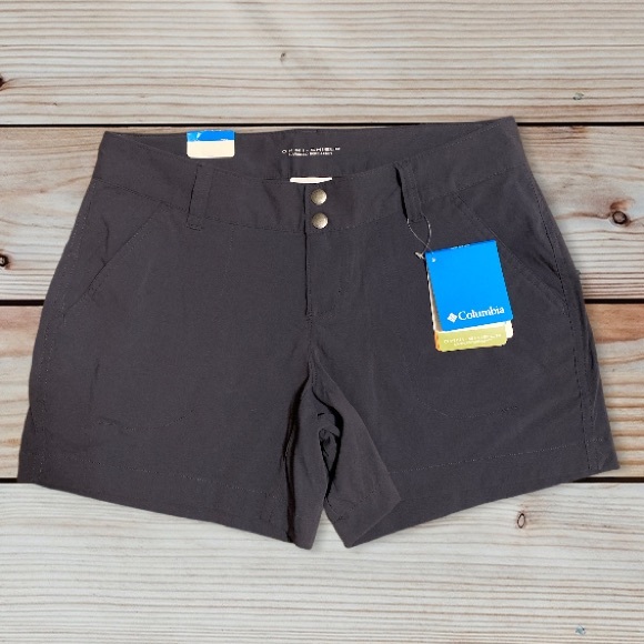 Columbia Pants - Women’s Columbia Omni Shield Advanced Repellency Shorts size 6